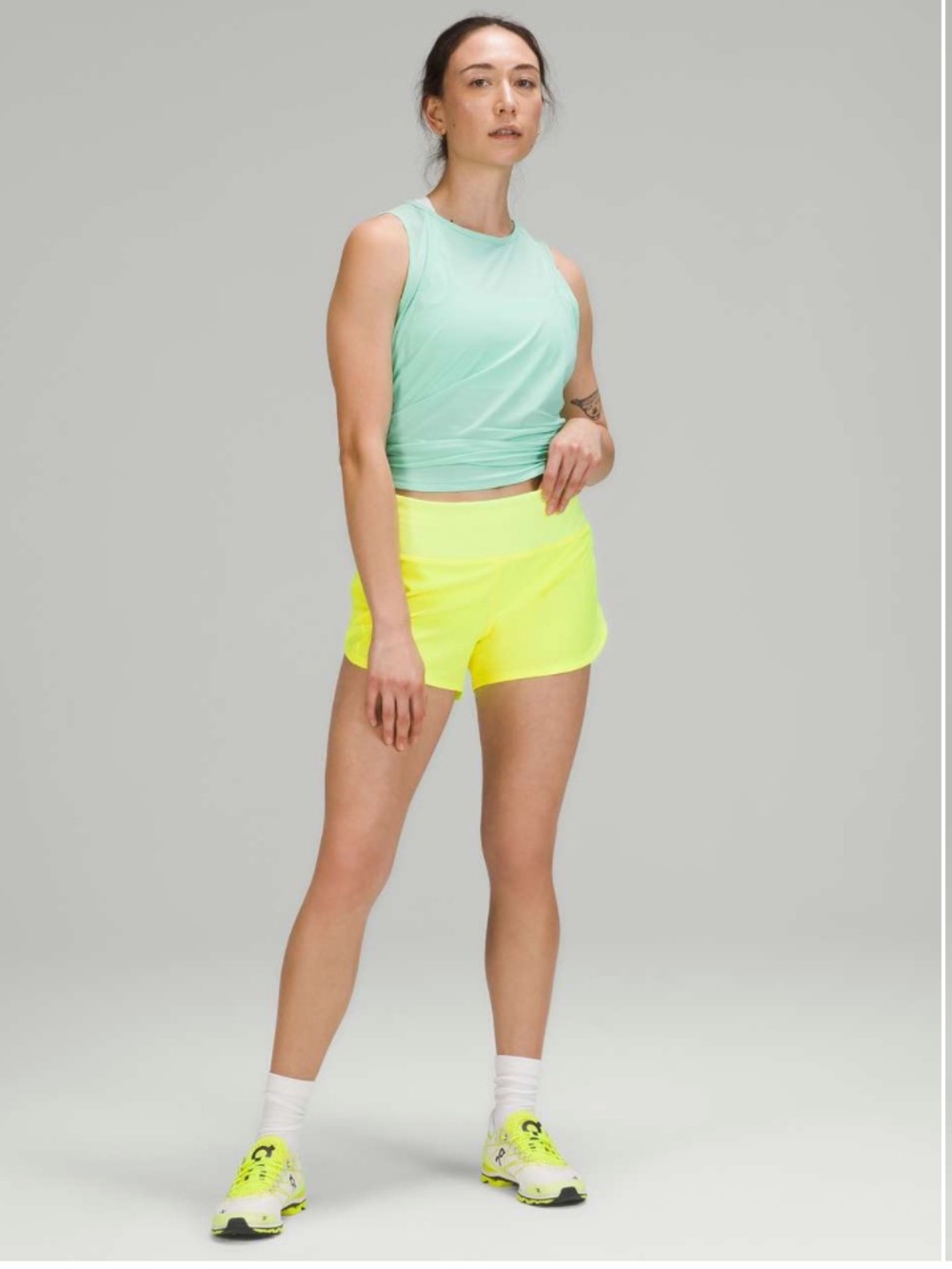 Lululemon • Speed Up Mid-Rise Short 4” • Size 8